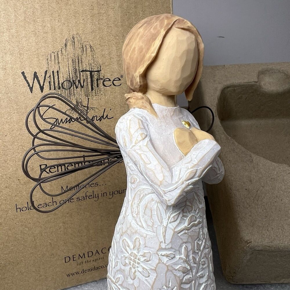 NEW Willow Tree REMEMBRANCE Angel Figurine w/ Heart Demdaco 26247 - Picture 3 of 7
